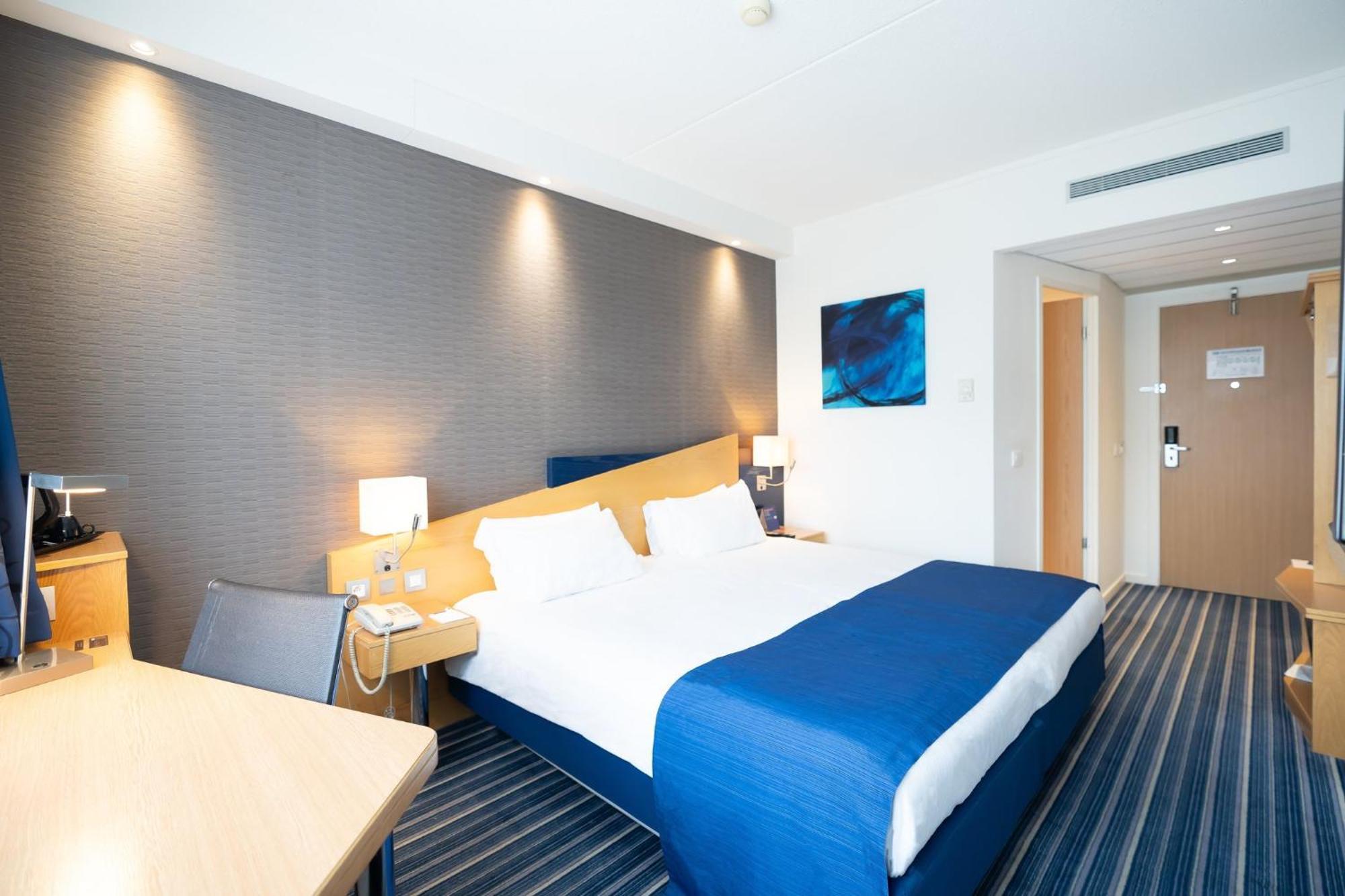 Express By Ihg Hotel 3*