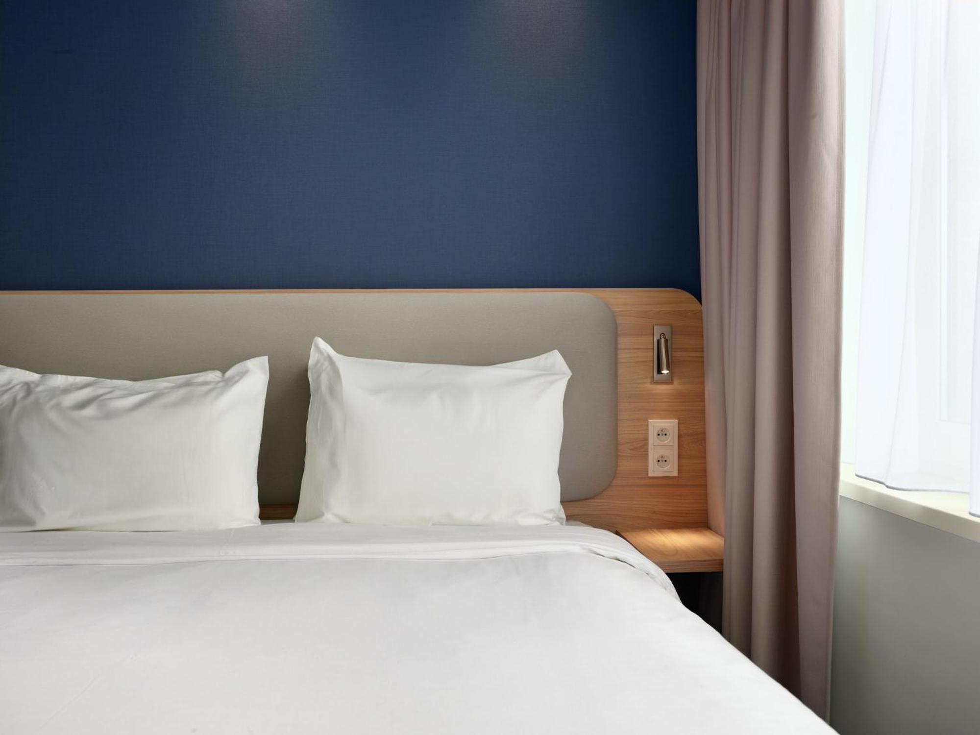 Express By Ihg Hotel